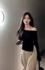 Camiseta Feminina Manga Longa Ombro a Ombro Estilo Francês, Blusa Base Irregular Slim Fit para Outono, Camisa Ombro a Ombro