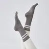 Calcetines de Yoga Antideslizantes Profesionales Sin Costuras de Media Pantorrilla para Mujer, Calcetines Deportivos de Pilates Absorbentes de Sudor de Cinco Dedos