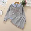 Conjunto de Duas Peças Estilo Coreano Novo para Meninas - Primavera e Outono - Conjunto Elegante de Blusa e Saia Falsos
