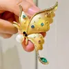 Broche de Camélia Exquisito e Sofisticado
