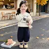 Conjunto de Desenho Animado para Meninas Estilo Novo Primavera e Outono Roupas de Outono para Bebês Moletom Estiloso Conjunto Casual de Duas Peças Roupas da Moda para Meninas