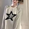 Camiseta de Manga Longa com Estampa de Estrelas Criativa, Costura em Cor Contrastante e Listras para Mulheres, Nova Moda 2025, Versátil, Gola Redonda, Top Ins