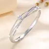 Nova Pulseira de Zircônia Microincrustada Estilo Coreano para Mulheres, Pulseira Exquisita com Design de Cruz de Nicho de Luxo Leve, Joia Versátil e que Preserva a Cor