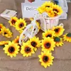 Cabeza de Girasol de 7 cm Tela de Seda Crisantemo Flores Artificiales Flores Falsas Hecho a Mano DIY Sombrero de Paja Ropa Mochila Accesorios Al Por Mayor