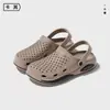 Nuevas zapatillas de exterior para hombre estilo deportivo de verano, suela blanda, cómodas y que aumentan la altura, con bloques de color simples, zuecos modernos y transpirables