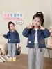 Chaqueta de Mezclilla con Estampado de Leopardo para Niñas Otoño 2026 Nueva Moda de Otoño Estilo Coreano Elegante Chaqueta con Cuello de Solapa para Niñas