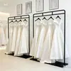 Estante de exhibición de vestidos de novia de lujo, perchero para vestidos de estudio, soporte de exhibición de tul, accesorios de exhibición de vestidos tradicionales chinos, barra colgante de estilo chino