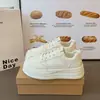 Zapatillas blancas de suela gruesa para mujer 2026 nuevo modelo plataforma otoño zapatos de mujer deportivos transpirables estudiante casual zapatillas que aumentan la altura