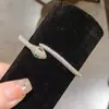 Pulsera Abierta Exagerada con Zirconia en Forma de Serpiente Electrochapada en Oro Real de 18 Quilates Joyería de Mano Elegante de Gama Alta Estilosa de Nicho Europea y Americana para Mujeres