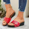 Chinelos femininos de outono 2026, tamanho plus size, com sola grossa e salto grosso, de comércio exterior europeu e americano, chinelos de salto plataforma com fivela de cinto da moda