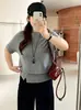 Suéter de punto para mujer talla grande con cuello semi-alto, colección otoño 2026, con diseño de abertura lateral, top versátil para mujeres talla grande