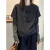Diseño falso de dos piezas, estilo de nicho, camiseta larga de manga larga gruesa cepillada para mujer con retazos a rayas, camiseta base para principios de otoño
