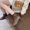 Botas Curtas de Bico Fino Patchwork Retrô Novas de Outono e Inverno 2025 Botas Slim Elásticas de Salto Baixo de Couro Macio Novo de Outono para Mulher