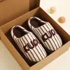 Pantuflas de algodón bordadas con capibara a rayas para mujer, pantuflas de felpa gruesas y silenciosas para el hogar de otoño e invierno, pantuflas cálidas estilo pareja