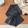 Bufanda pequeña de punto suave y pegajosa para mujer, otoño e invierno, diseño simple perforado, calentador de cuello cálido, temperamento versátil, bufanda de protección para el cuello de nicho