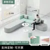 Oficina, guardería, vestíbulo de institución de formación, área de ocio y descanso, recepción, juego de sofá y mesa de centro para apartamento pequeño y sencillo