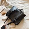 Bolso de mujer 2024 invierno nuevo popular de este año bolso tote de gran capacidad bandolera transfronteriza clase portátil para ir al trabajo