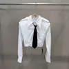 Camisa acolchada de hombro largo con cuello y corbata, estilo preppy, top corto con diseño único, otoño/invierno 2026, transfronterizo