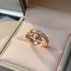 Anillo moderno con forma de serpiente, nuevo producto más vendido en transmisiones en vivo, totalmente incrustado de diamantes, diseño de hueso de serpiente, anillo abierto de lujo ligero para mujer, anillo texturizado para el dedo índice, venta al por mayor