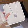 Collar de acero de titanio ligero de lujo de estilo japonés y coreano para mujer, colgante de circonita con microincrustaciones que combina con todo, cadena de clavícula con lazo estilo Ins, venta al por mayor