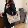 Bolsa Tote de Grande Capacidade Moda Popular Deste Ano Bolsa Grande Bolsa de Ombro Bolsa Mensageiro Bolsa para Deslocamento Inverno 2024 Nova Tendência de Letras