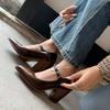 Zapatos de tacón alto y grueso de piel de vaca de 8 cm con hebilla de cuero puntiagudo de 2025 para mujer, talla 42 grande