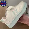 Nuevas Zapatillas Blancas de Otoño 2026 para Mujer, Zapatos de Suela Gruesa Estilo Ins que Aumentan la Altura, Zapatos Deportivos Casuales Versátiles Estilo Hong Kong para Estudiantes