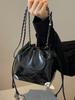 Bolso pequeño plateado popular de verano para mujer, nuevo bolso tipo cubo con cadena que combina con todo, bolso cruzado de hombro de alta gama, 2024