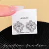 Brincos de Botão Florais Full Diamond Tendência Europeia e Americana de Luxo Leve de Nicho para Mulheres, Exquisitos e Super Brilhantes, Elegantes e Fashion, com um Toque de Alto Padrão