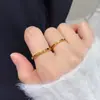 En 2025, el nuevo anillo de cola de un carácter dorado de moda tiembla pequeño libro rojo transfronterizo para fabricantes de origen