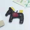 Nuevo Colgante de Caballo de Cuero PU de Huayang, Accesorio Llavero para Coche, Sencillo y Personalizado, Adorno Exclusivo para el Año de Nacimiento