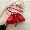 Moda Europea y Americana Bolso Cruzado de un Solo Hombro Bolso Cubo Hueco con Cordón 2025 Otoño Bolso Pequeño de Mano para Axila con Remaches para Mujer