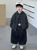 Conjunto Primavera y Otoño para Niños 2226 Nuevo Estilo Coreano Chaqueta Cardigan Infantil Sudadera para Niños Pantalones de Linterna Conjunto de Tres Piezas