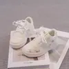 Zapatillas Deportivas Suaves para Niños 2026 Primavera/Verano Nueva Moda Versátiles Zapatos Casuales para Niñas Transpirables Pequeñas Zapatillas Deportivas