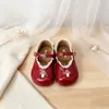 Sapatos Pequenos de Couro para Meninas 2026 Novo Estilo Outono Sapatos Individuais para Meninas Pequenas Sapatos Estilosos de Princesa Primavera e Outono Sola Macia Sapatos Infantis