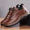 Sapatos masculinos para atividades ao ar livre Novos 2023 forrados com fleece quentes para esportes ao ar livre lazer sapatos de couro simples viagem inverno montanhismo sapatos masculinos