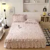 Falda de cama acolchada de vellón coral de terciopelo de leche de una sola pieza engrosada con encaje, colcha tipo sábana de franela con terciopelo y volante