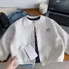 Sudadera con Capucha y Cardigan para Niño Versátil 2026 Primavera Otoño Nuevo Niño Pequeño Color Sólido Superior Bebé Dibujos Animados Chaqueta Elegante de Moda