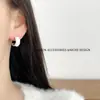 Brincos de argola únicos e bonitos com zircônia prateada, novo modelo popular de 2026, estilo de nicho de alta qualidade, brincos de tarraxa elegantes para mulheres