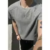 2026 Verão Novo Estilo de Hong Kong Tamanho Plus Gola Redonda Patchwork Manga Curta Camiseta para Homens, Solta Casual Versátil Color-Block Tendência