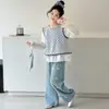 Conjunto de Niña Estilo Coreano 2026 Modelo Nuevo: Conjunto de Tres Piezas de Chaleco de Lunares, Camisa y Jeans para Ropa de Primavera Infantil