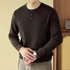 Camiseta de Manga Larga Dos en Uno Estilo Old Money para Hombre, Nuevo Suéter Base Casual de Cuello Redondo Otoño 2026, Ropa de Punto para Hombre