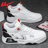 Sapatos Masculinos HuiLi Outono/Inverno 2026 Novo Estilo Sapatos Brancos Forrados com Pelúcia Cabedal de Couro Masculino Sapatos de Cano Alto Estilo Board Masculino Sapatos Casuais Masculinos Estilo Masculino