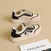 Novos Sapatos Femininos Primavera e Verão 2026, Tênis Brancos Respiráveis, Sapatos Esportivos Versáteis de Solado Grosso Estilo Coreano, Tênis Casuais, Sapatos da Moda