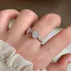 Anillo Octogonal Retro Francés Hecho a Mano Cepillado Corte Rosa Milenio Moda Incrustado Diamante de Alto Carbono Anillo de Diamante Rosa para Mujeres