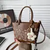 Bolsa feminina transfronteiriça 2026 nova moda versátil brilhante bordado pesado bolsa de mão Lady Dior bolsa de ombro transversal com fita