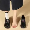Mocasines que aumentan la altura para mujeres menudas, nueva colección de otoño 2026, zapatos casuales con estampado de camelia, adecuados para el trabajo