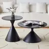 Mesa de centro de madera maciza color crema, diseño minimalista, adecuada para salas de estar pequeñas, estilo moderno y simple, irradia una sensación de lujo, forma redonda y se puede mover.