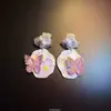 [Serie Mariposa] Pendientes en Forma de Corazón con Patrón de Mariposa Tejido Embellished con Diamantes y Tachuelas Plateadas, Pendientes de Moda Ligeros y Versátiles para Mujer