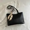 Popular Transfronteiriça 2025 Nova Bolsa de Ombro Versátil Estilo Retrô para o Dia a Dia Bolsa Tote Moda para Estudantes Universitários